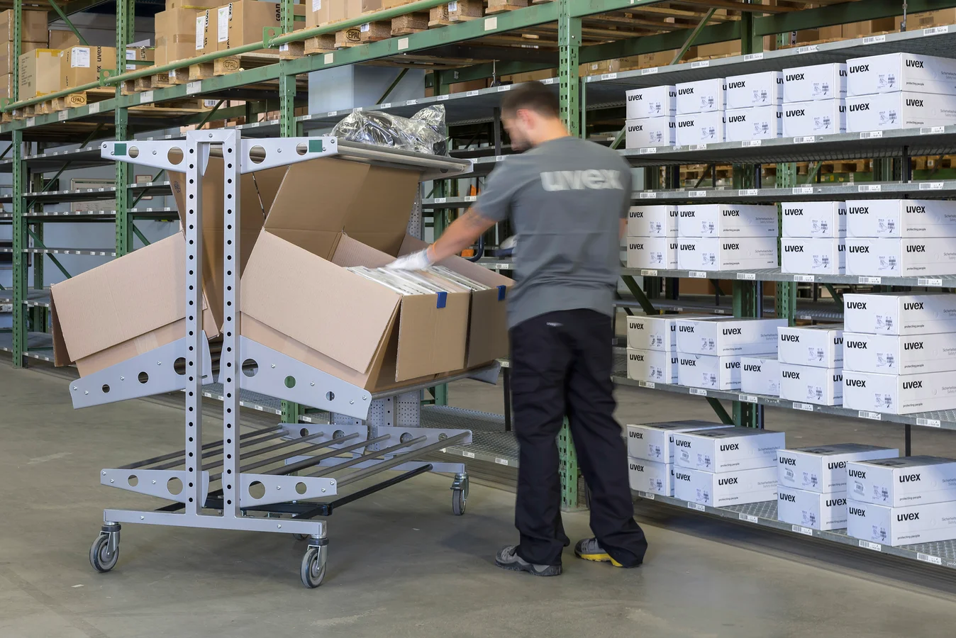 Overnight Order Picker Full Time - VAUGHAN N